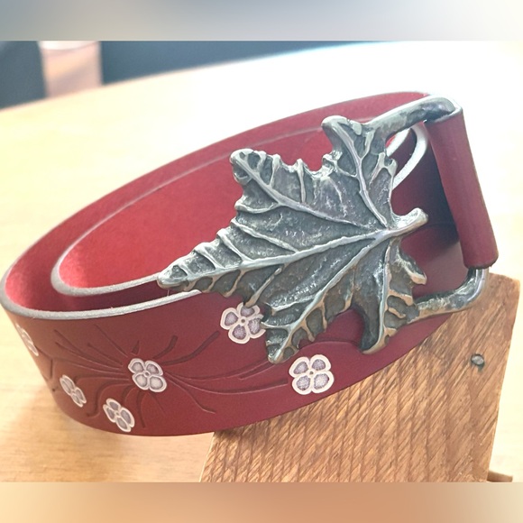 Stunning Never Worn Filippa-K Tooled Leather Floral & Leaf Belt sz Small
